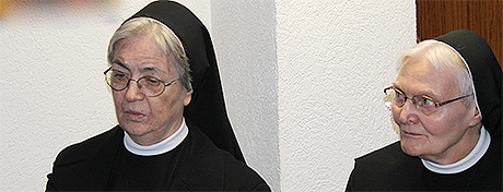Schw. Gereona und Schw. Servata (v.l.) Schw. Gereona und Schw. Servata (v.l.)